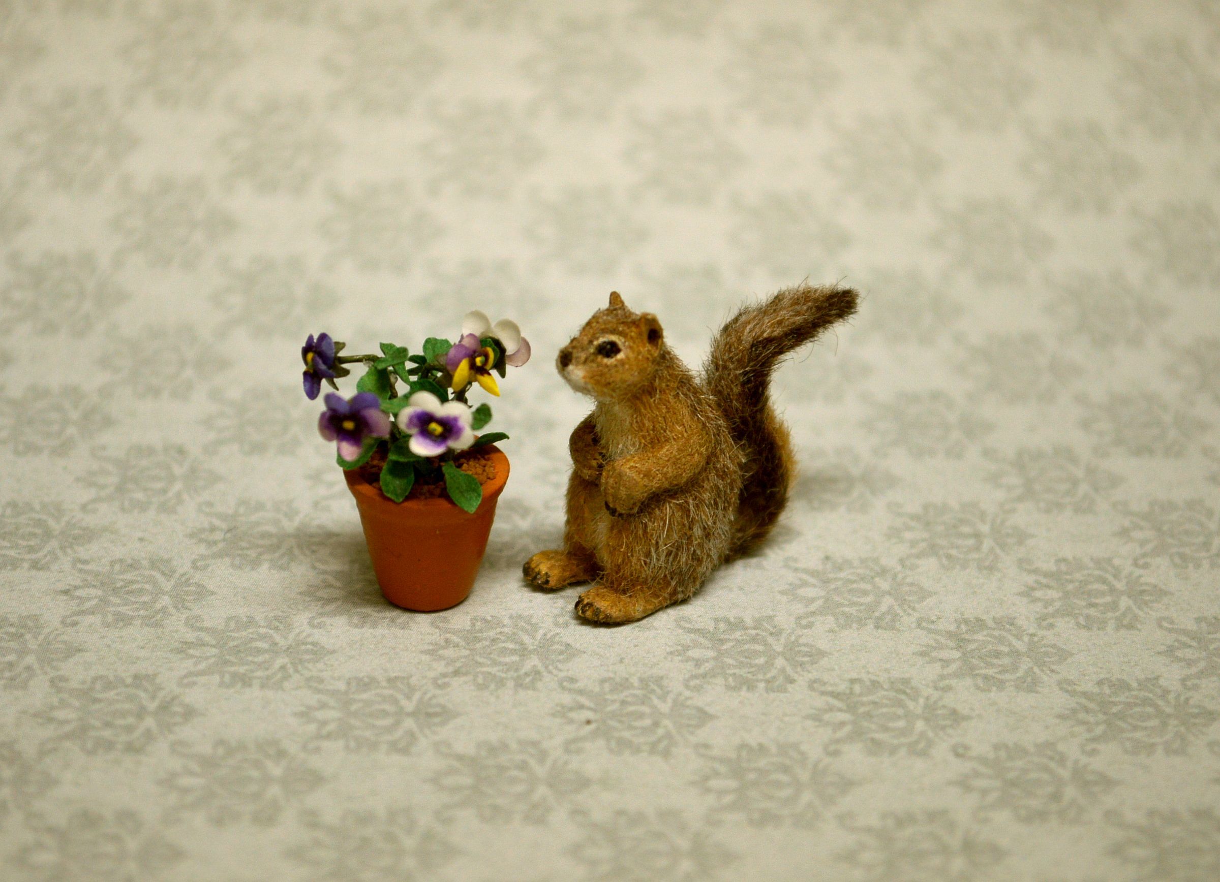 Hand carved 



furred realistic OOAK dollhouse miniature brown gray squirrel