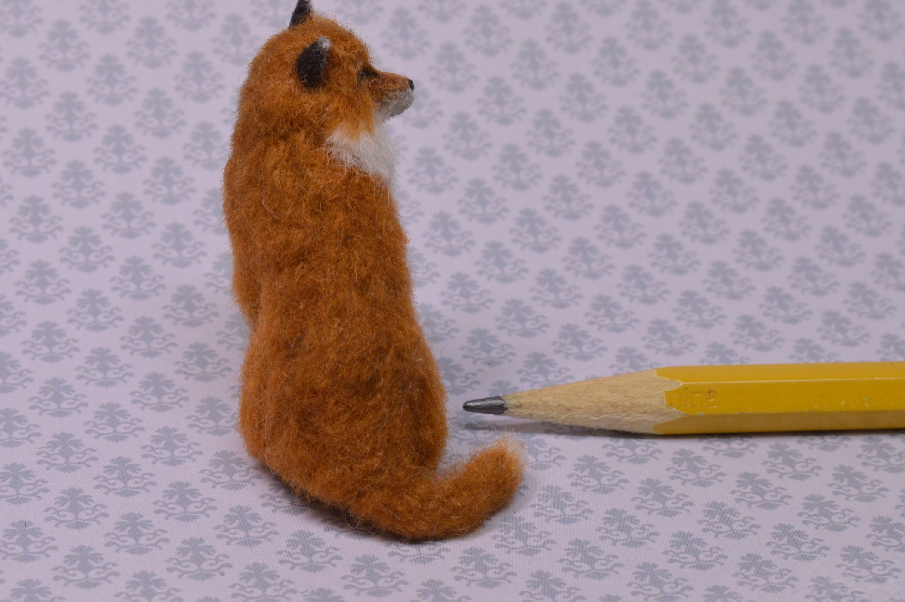 Hand 



carved furred realistic OOAK dollhouse miniature red fox
