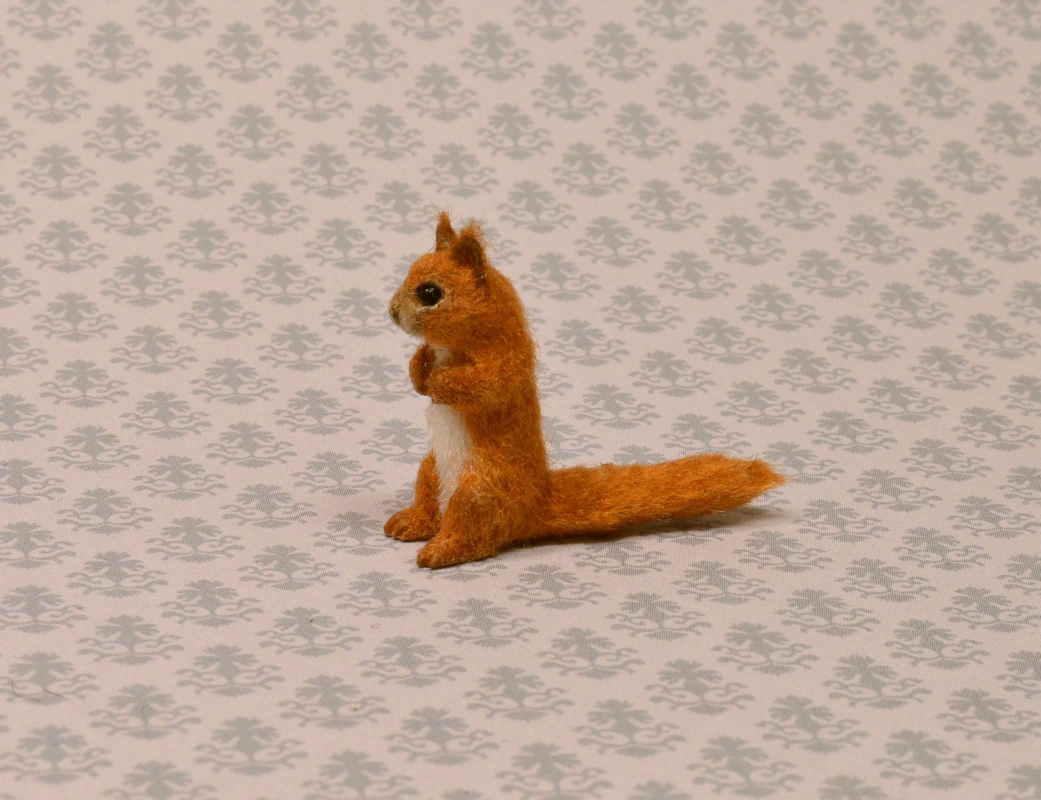 Hand carved 



furred realistic OOAK dollhouse miniature red qsquirrel