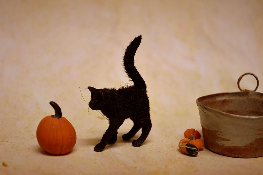 Hand 



carved furred realistic OOAK dollhouse miniature black cat