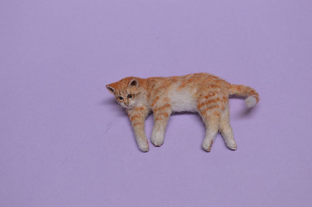 Hand 



carved furred realistic OOAK dollhouse miniature ginger cat