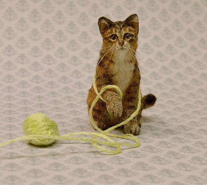 Hand 



carved furred realistic OOAK dollhouse miniature brown tabby cat