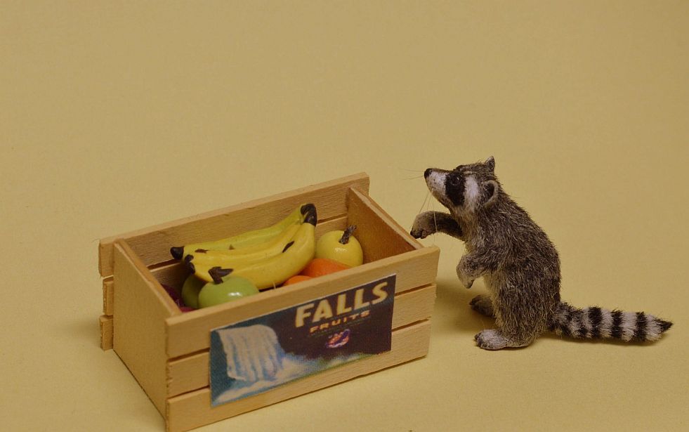 Hand carved 



furred realistic OOAK dollhouse miniature raccoon